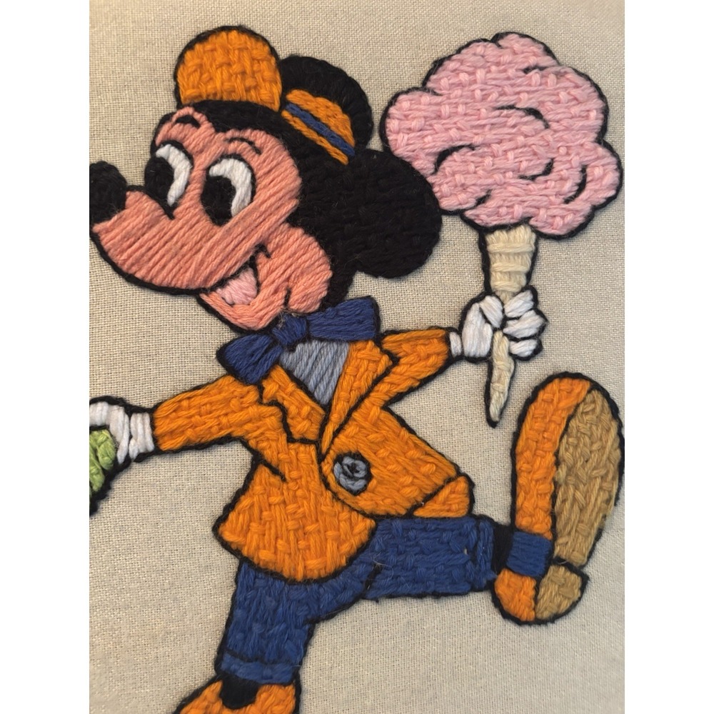 Vintage 1982 Mickey Minnie Mouse "Creative Stitchery" embroidery Crewel Art - Picture 2 of 5